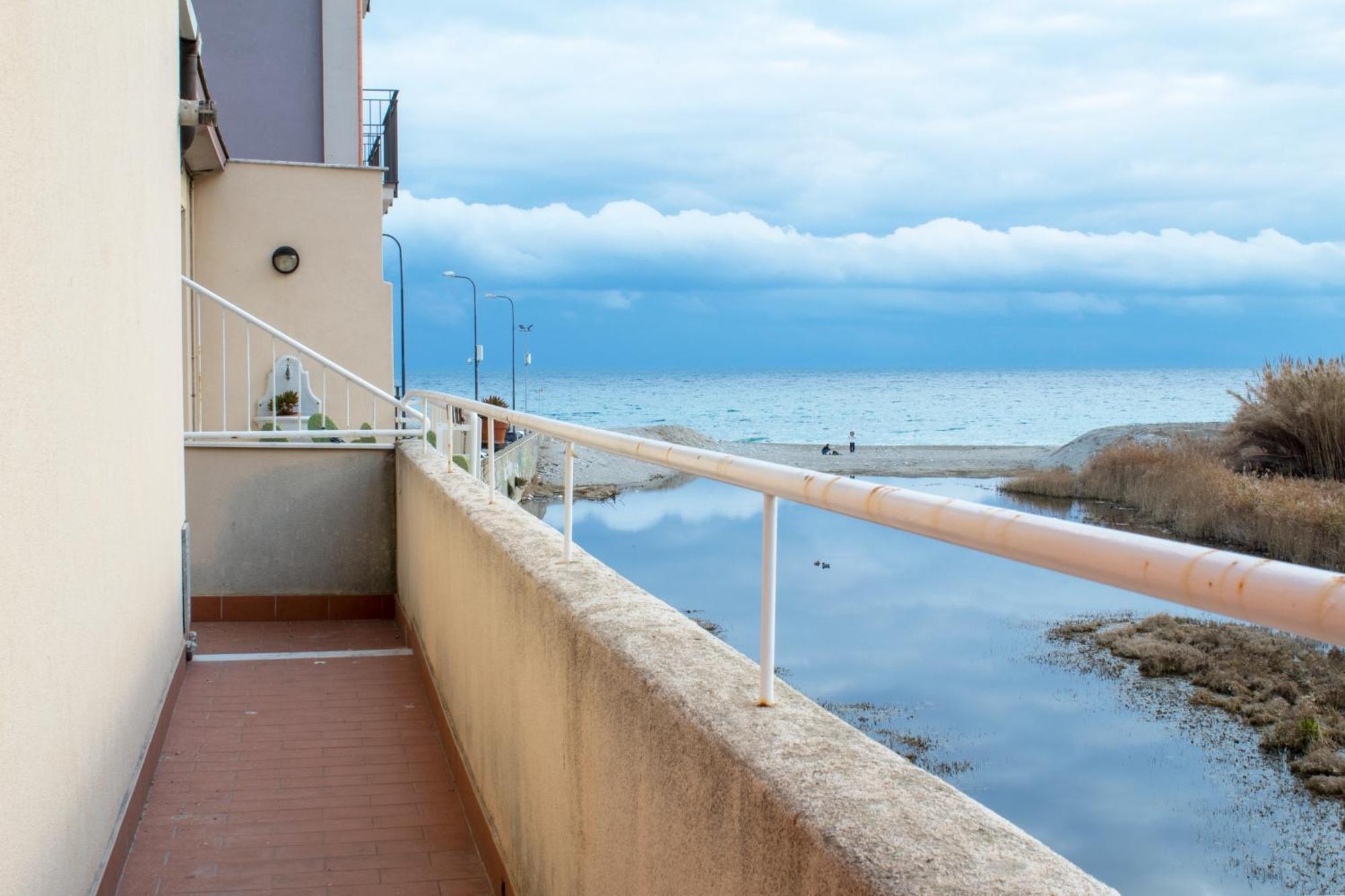 100 Metri Dal Mare Relax A Due Passi Dal Centro Daire Finale Ligure Dış mekan fotoğraf